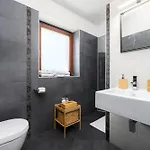 Anthony With 3 Bedroom And Private Pool Near Umag