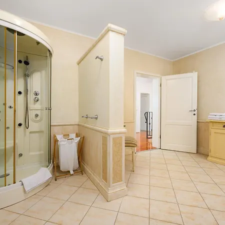 Anthony With 3 Bedroom And Private Pool Near Umag Villa