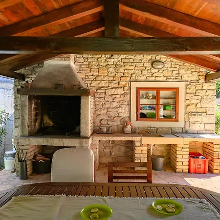 Anthony With 3 Bedroom And Private Pool Near Umag Materada