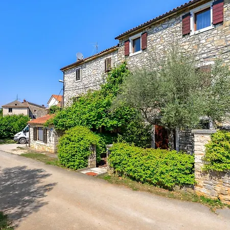 Anthony With 3 Bedroom And Private Pool Near Umag Materada
