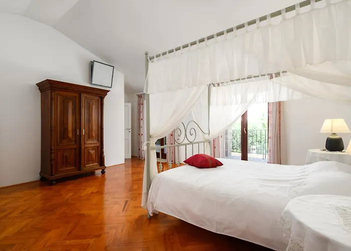Anthony With 3 Bedroom And Private Pool Near Umag 别墅 *