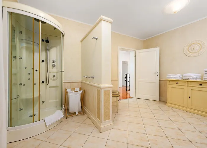 Anthony With 3 Bedroom And Private Pool Near Umag Villa