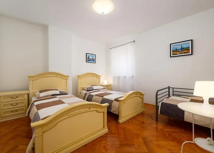 Anthony With 3 Bedroom And Private Pool Near Umag Materada