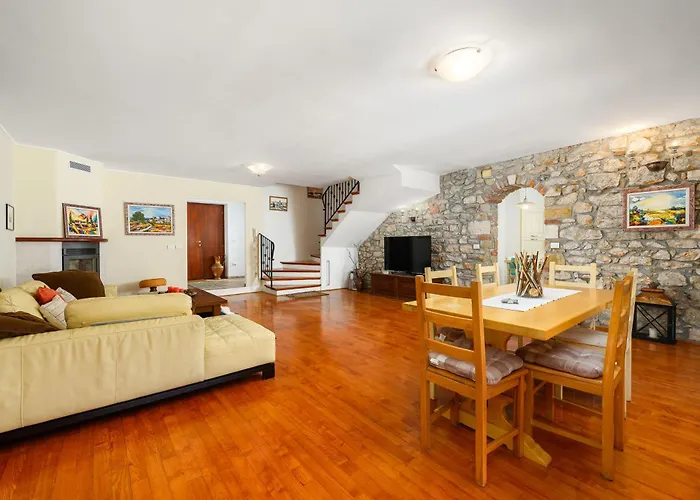 Anthony With 3 Bedroom And Private Pool Near Umag *