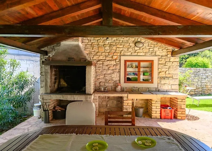 Anthony With 3 Bedroom And Private Pool Near Umag Materada