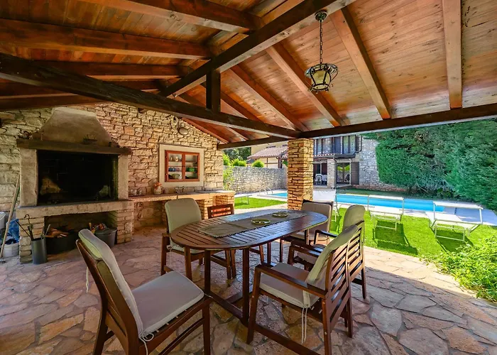 Anthony With 3 Bedroom And Private Pool Near Umag *