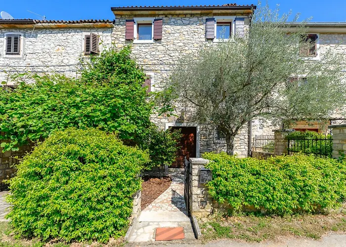 Anthony With 3 Bedroom And Private Pool Near Umag Villa