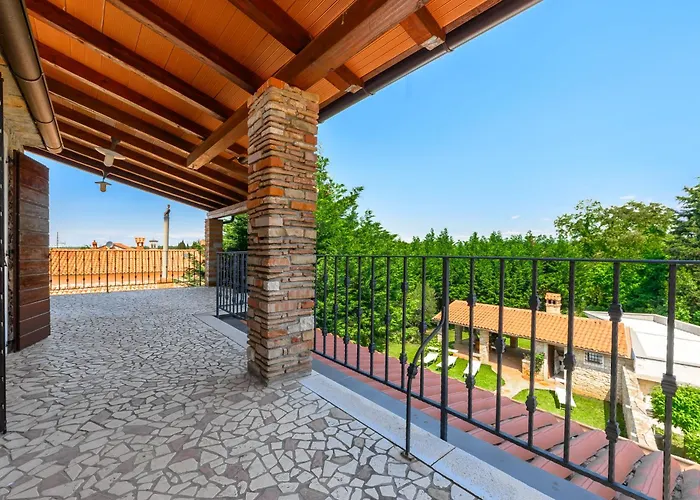 Anthony With 3 Bedroom And Private Pool Near Umag Villa
