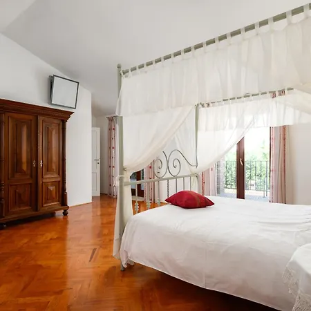 Anthony With 3 Bedroom And Private Pool Near Umag Villa *