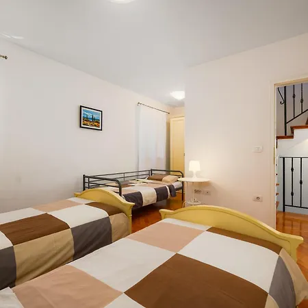 Anthony With 3 Bedroom And Private Pool Near Umag *