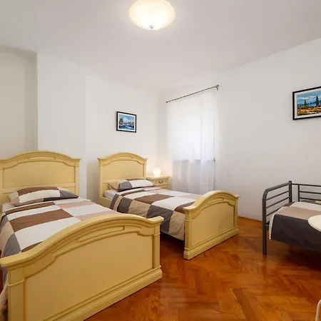 Anthony With 3 Bedroom And Private Pool Near Umag Materada
