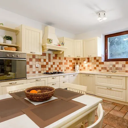 Anthony With 3 Bedroom And Private Pool Near Umag Villa