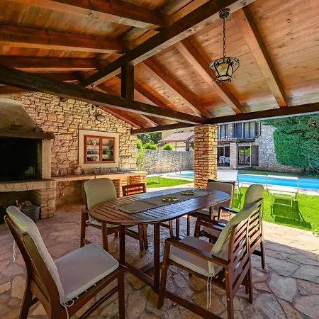 Anthony With 3 Bedroom And Private Pool Near Umag *