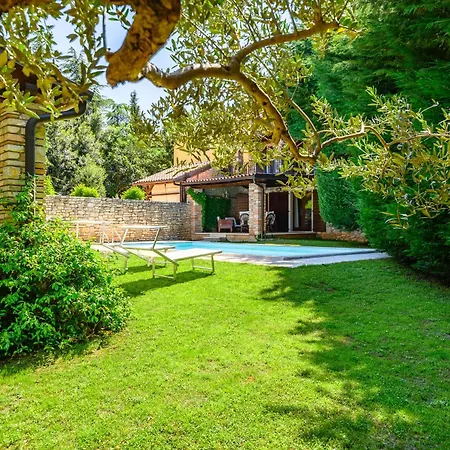 Anthony With 3 Bedroom And Private Pool Near Umag