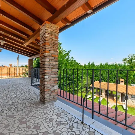 Anthony With 3 Bedroom And Private Pool Near Umag Villa