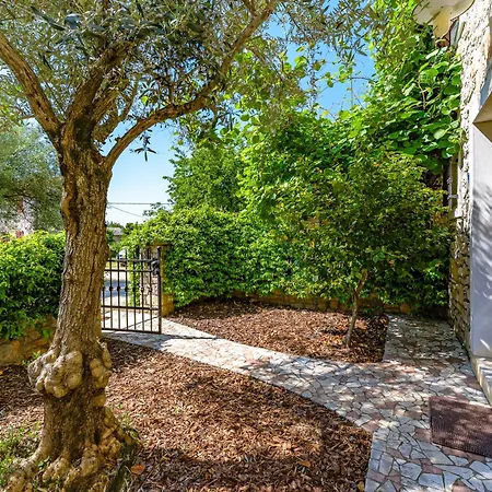 Anthony With 3 Bedroom And Private Pool Near Umag
